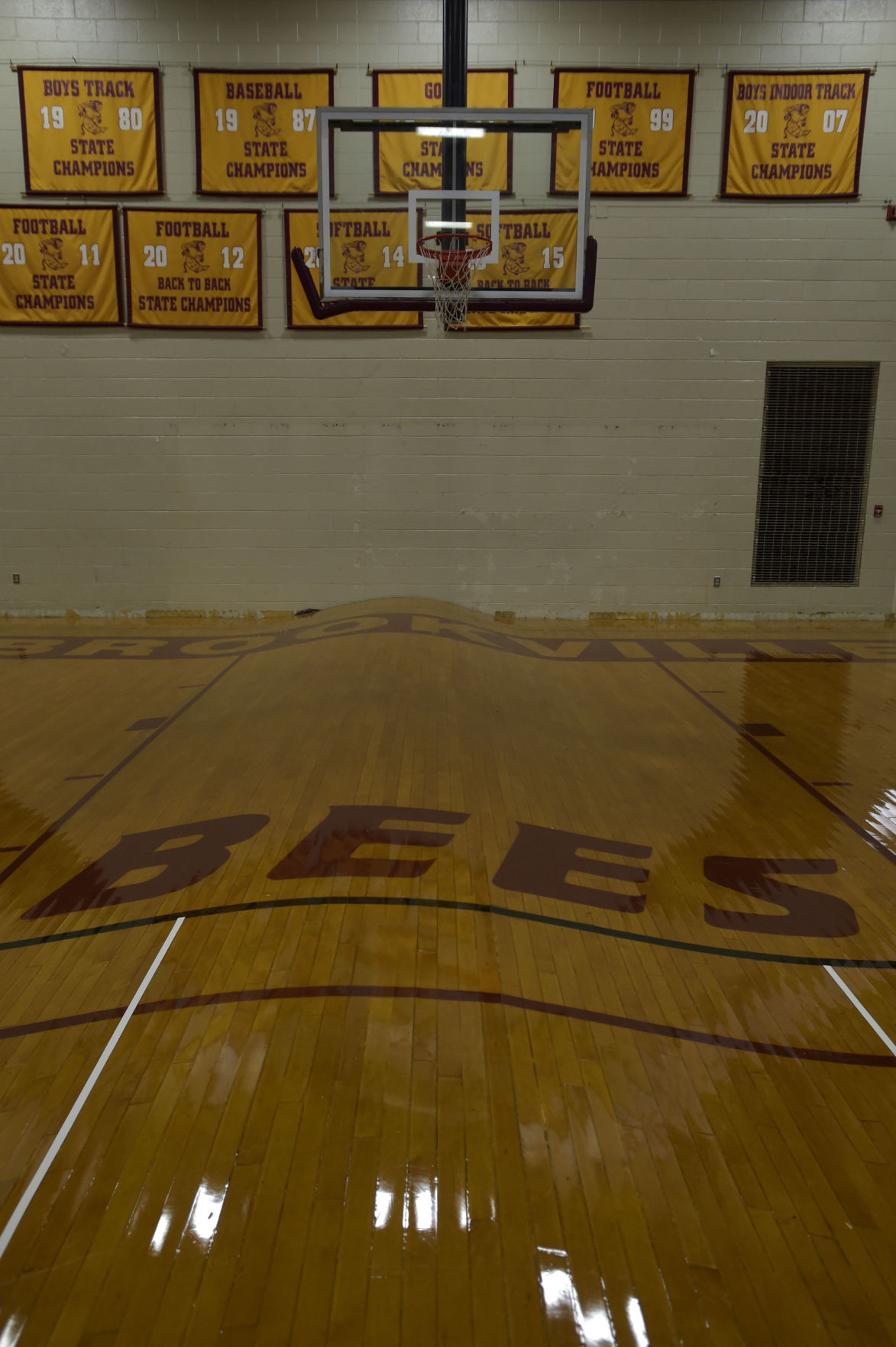 LNA 08242018 Brookville Warped Gym Floor02